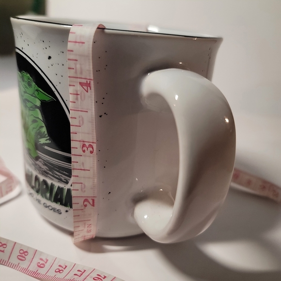 STARTWAR COFFE MUG.  White glossy ceramic. YODA PRINT. - Picture 10 of 14